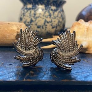 SOLD ❌ *RARE* VTG | Statement Earrings